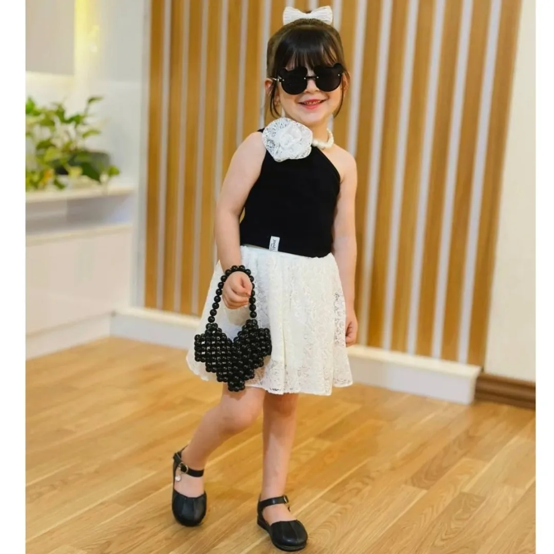 تاپ رومی مشکی و دامن تور دانتل سفید